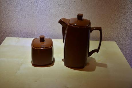 Čajník a cukornička,