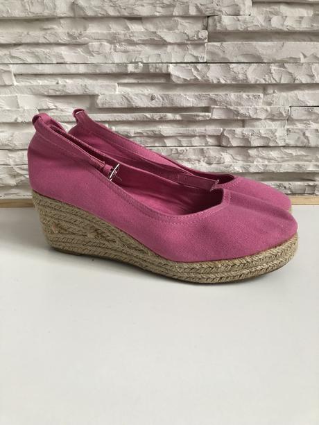 Cukríkové sandále, 37