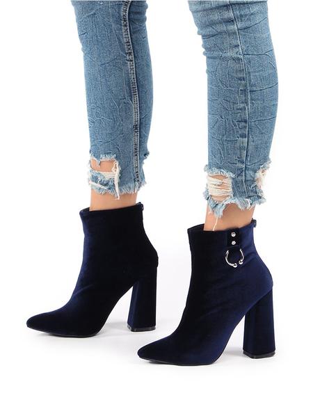 Zamatové kotníčky, 40