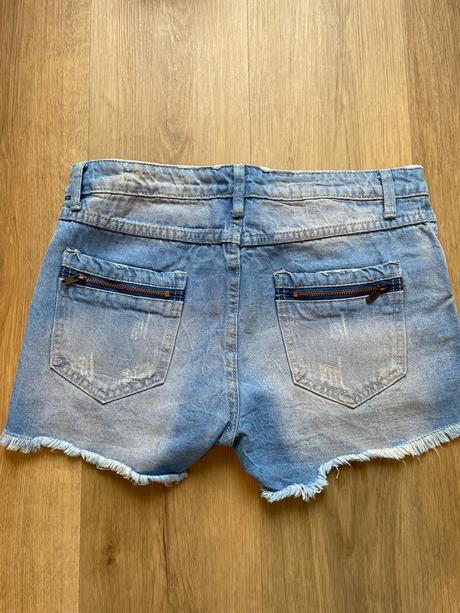 Šortky, 36