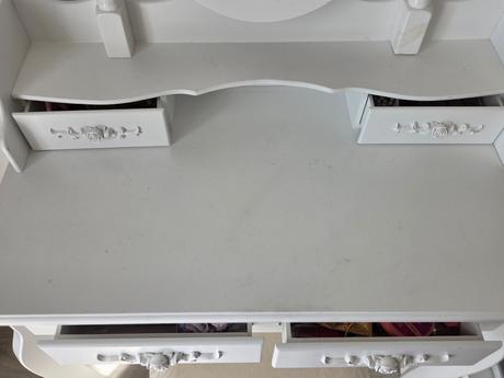 Kozmetický stolík, 