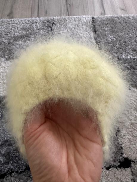 Žltá čiapočka, 50