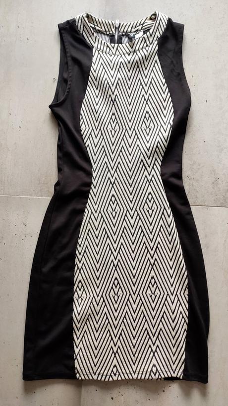 Čiernobiele minišaty, 36