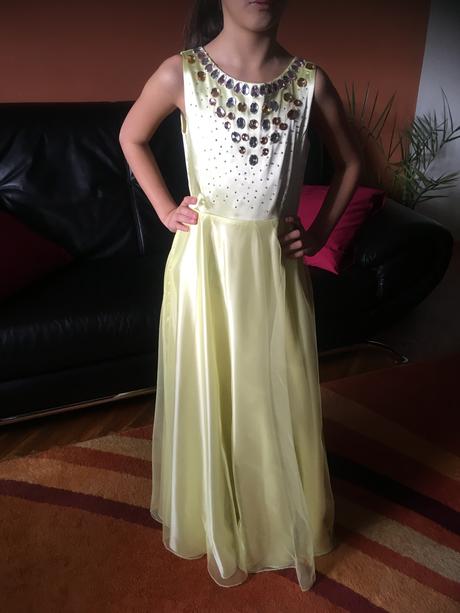 Kamienkom ozdobene slavnostne šaty, 134