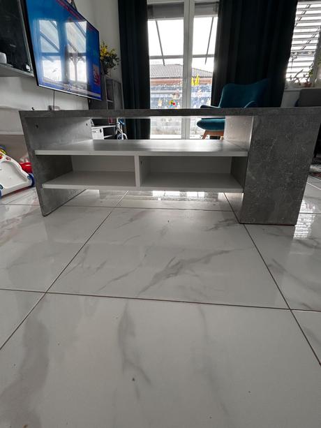 Bielosivy konferenčný stolik, 