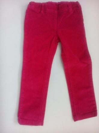 Tmavoruzove mencestraky, 98