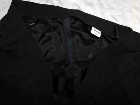 Velmi pekna kvalitna sukna, 52