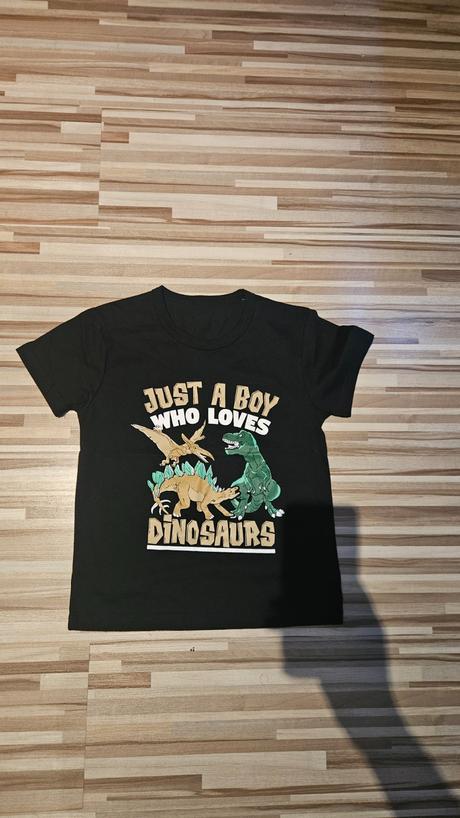 Nove dinosaurie tricko v.122, 122