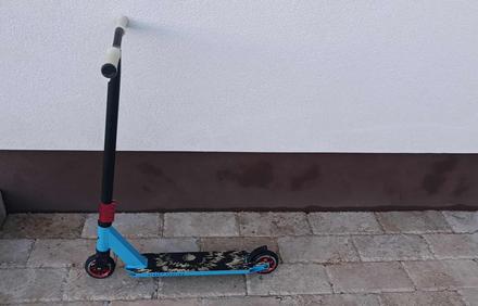 Street surfing banditi kolobežka,