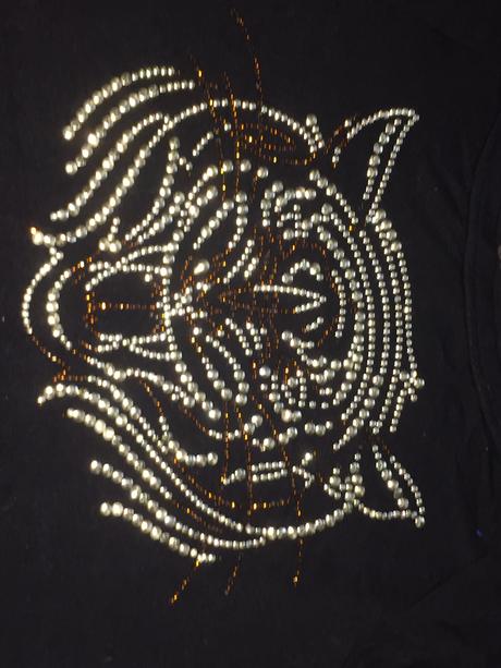 Tričko s peknou aplikáciou, s