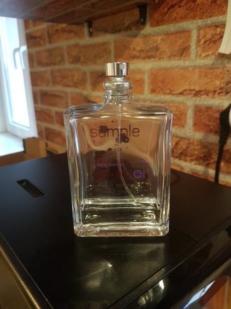 Toaletná voda escentric molecule  01, 