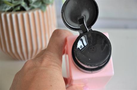 Dávkovač na odlakovač na nechty, 