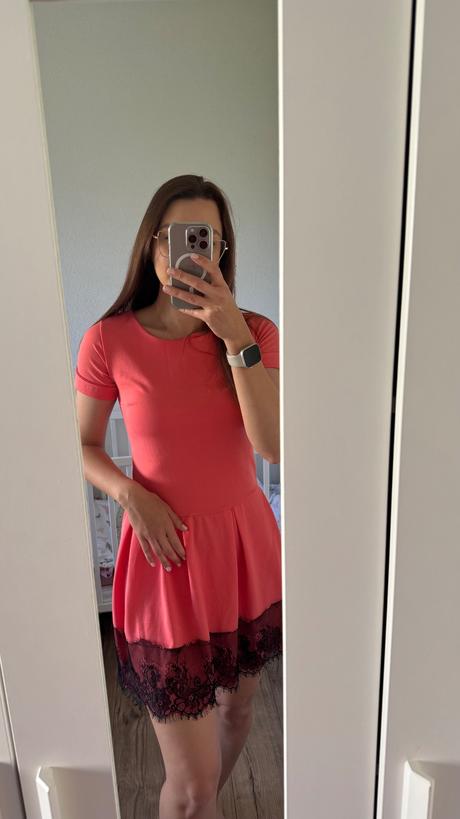 Krásne dámske šaty vhodné na rôzne príležitosti m, m