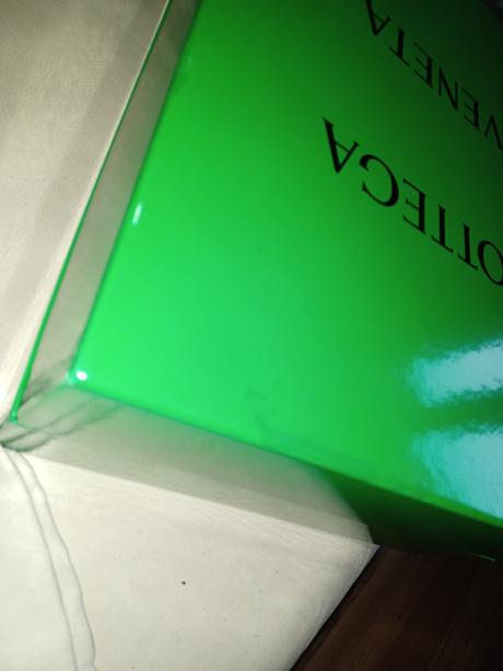 Bottega veneta krabica,