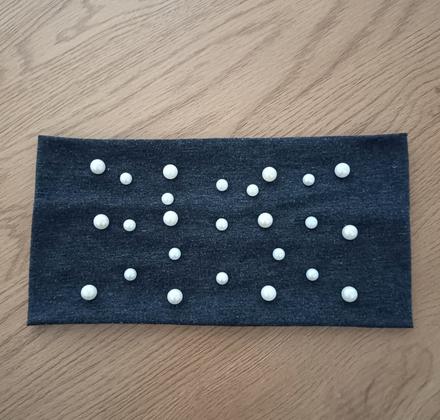 Čelenka s perličkami, 