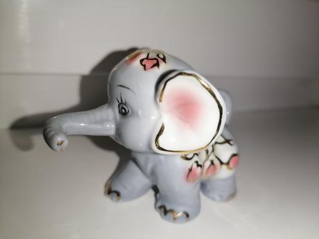 Porcelánový sloník pre šťastie, 