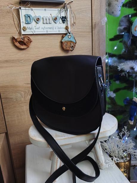 Dámska štýlová čierna kabelka, 