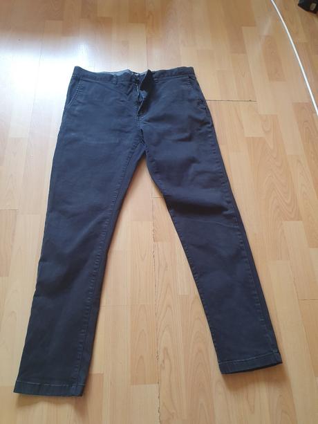 Predám pánske čierne rifle zn.f&f 36/32, f&f,36