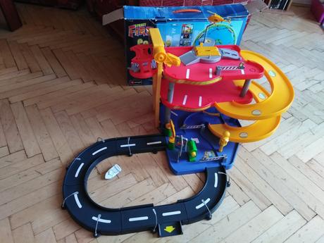 Poschodova garaz burago, 