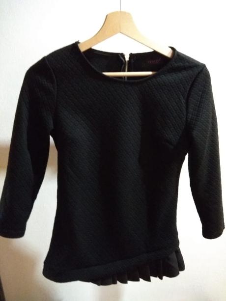 Čierny  top, s