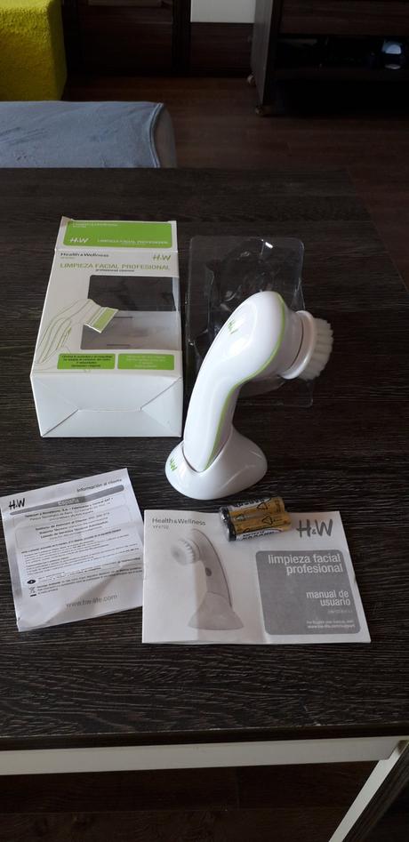 Čistiaca kefka na tvar., 