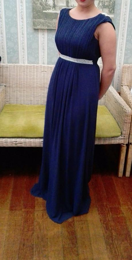 Tmavomodré dlhé šaty s perličkami, 38