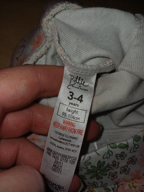 Kvetovane šortky s volánikmi, 104