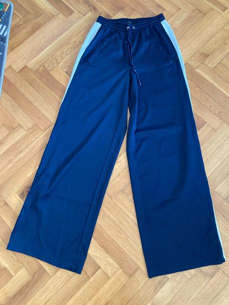 Široké tepláky, s