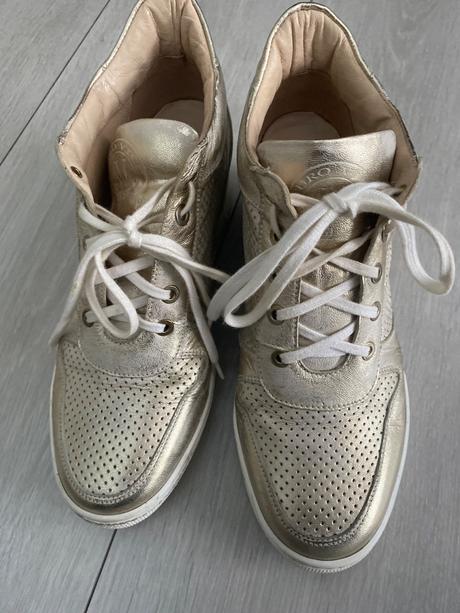 Kozenne znackove tenisky cislo 39, 39