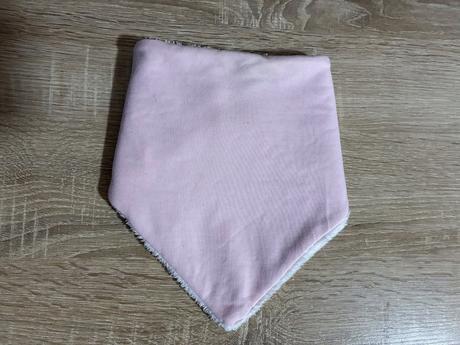 Teplý nákrčník, 98