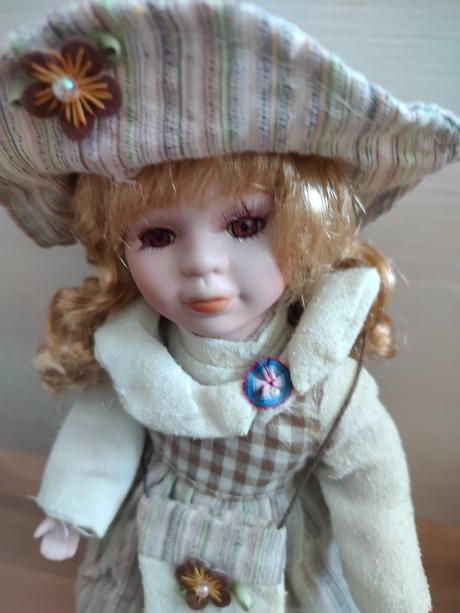 Porcelánová bábika,