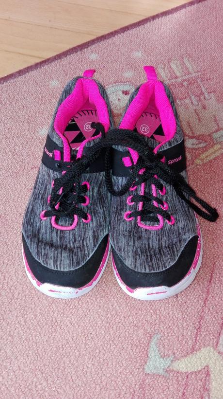 Ľahučké tenisky č. 32, 32