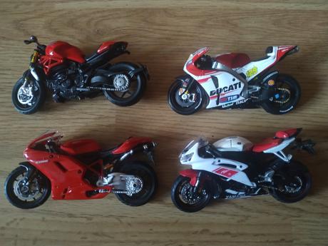 Motorka ducati a yamaha,