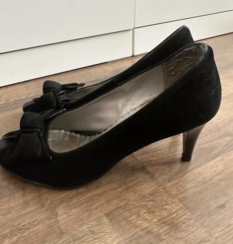 Čierne lodičky, 39