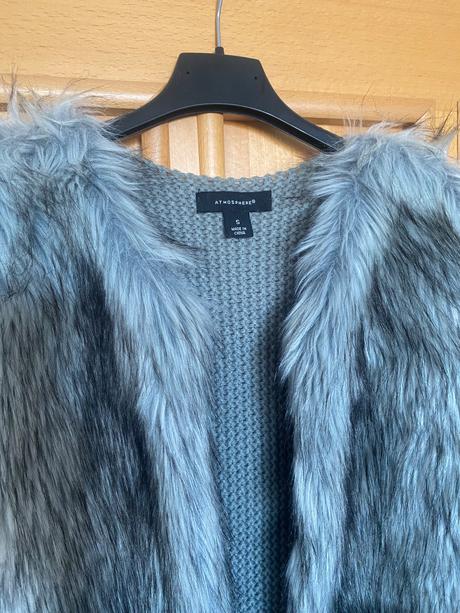 Kožušinova vesta, atmosphere,s