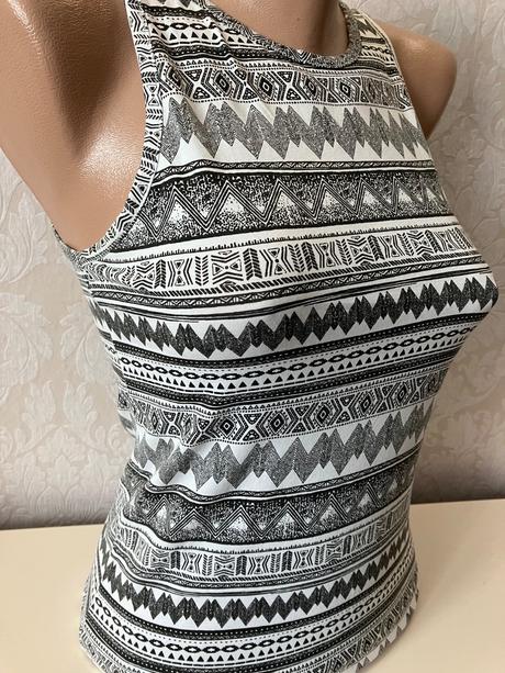 Čiernobiely top (s), clockhouse,s