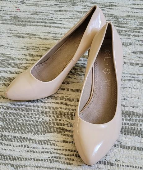 Krémové lodičky, 37