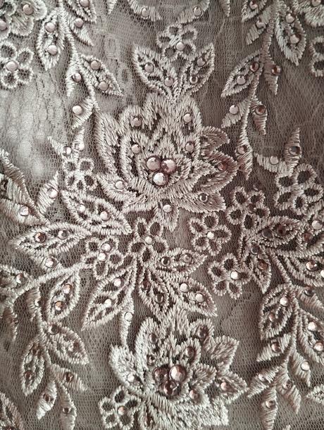 Spoločenské šaty, 38