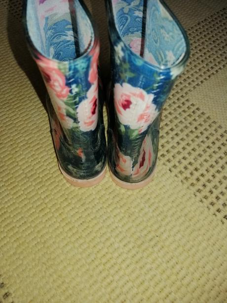 Dievčenské gumaky, 31