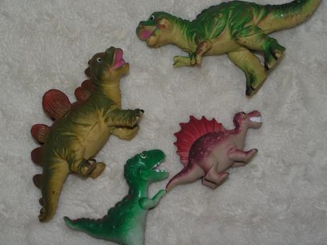 4 x dinosaurus,