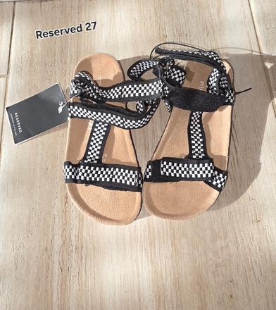 Sandalky reserved, reserved,27