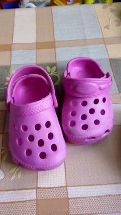 Crocs, 21