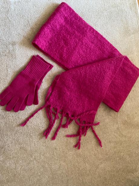 Šál a rukavice, tchibo