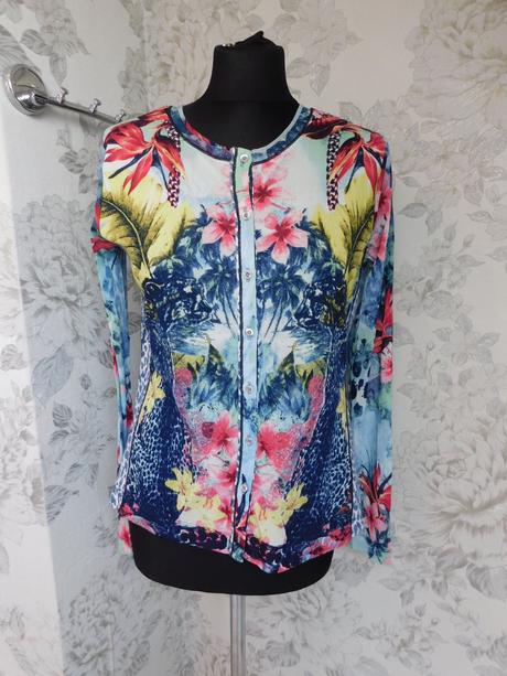 Velmi pekny trendy sveter, 38