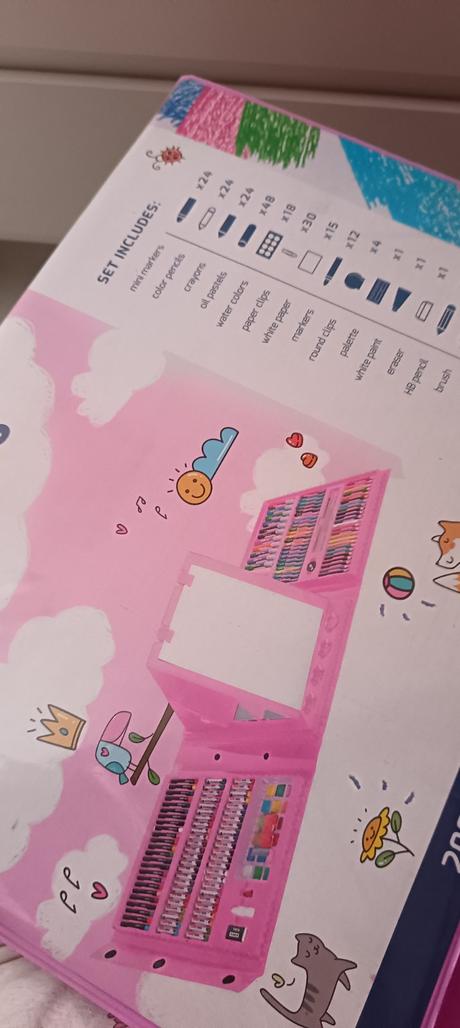 Obrovský kufrík s množstvom farbičiek,fixiek,