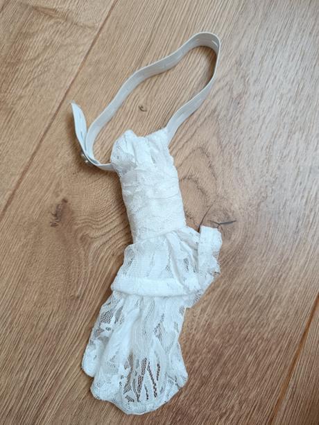 Cipkovana kravata a rukavniky,