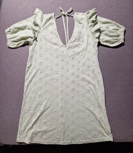 Letné šaty s madeirovou výšivkou, s