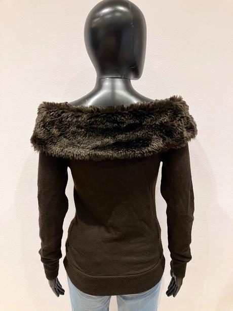 Dámsky sveter s huňatým golierom, m