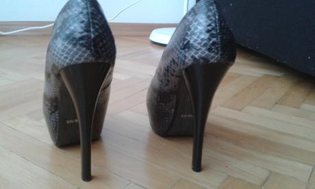 Lodičky s hadím vzorom, 39