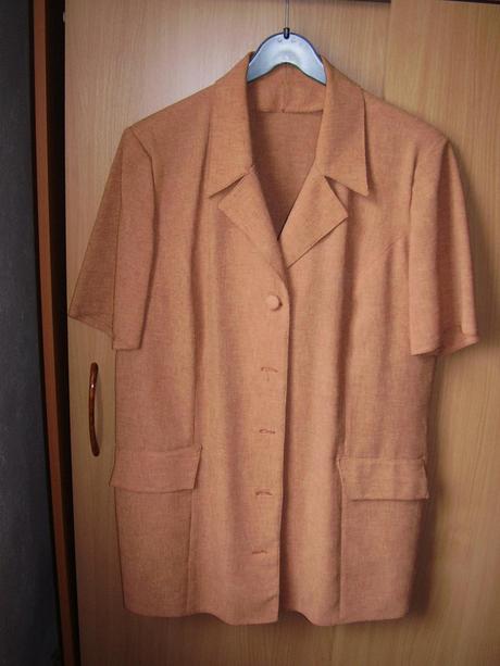 Kabátik a sukňa svetlotehlovej farby, 48